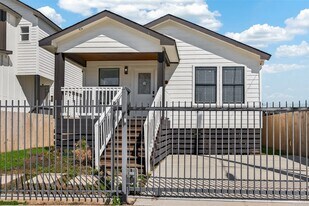 1311 E 35th St in Houston, TX - Building Photo