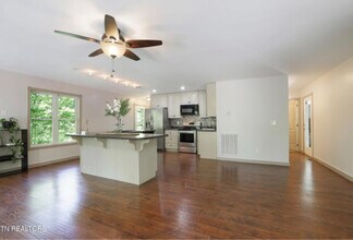 2109 Dogwood Dr in Sevierville, TN - Foto de edificio - Building Photo