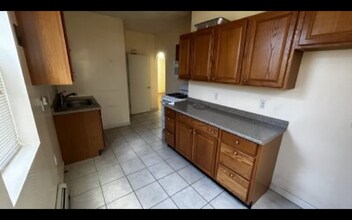 108 Orleans St, Unit #1 in Boston, MA - Building Photo - Building Photo