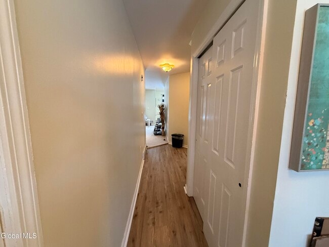 120 Donna Lynn Dr in East Greenbush, NY - Building Photo - Building Photo