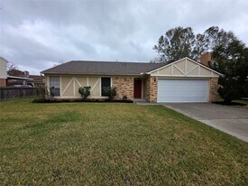 419 Gleneagles Dr in Friendswood, TX - Building Photo