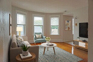 58 Oxford St, Unit 3 in Somerville, MA - Building Photo