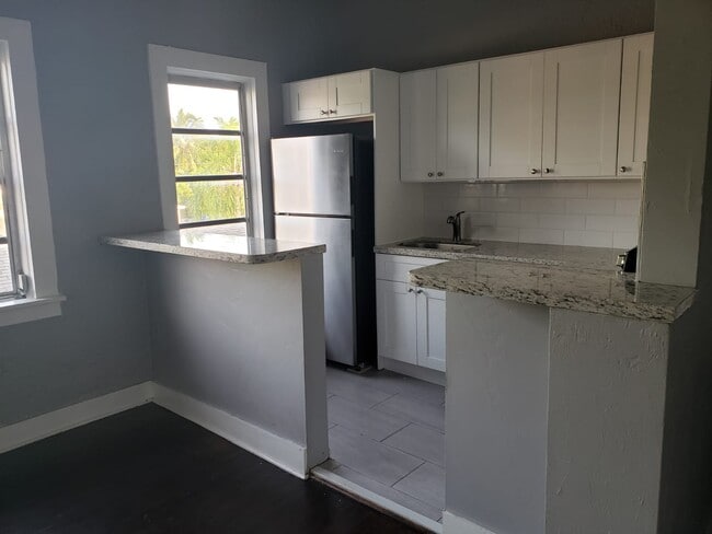 1849 Dewey St, Unit 4