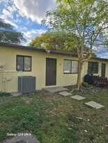 28055 SW 143rd Ct in Homestead, FL - Building Photo