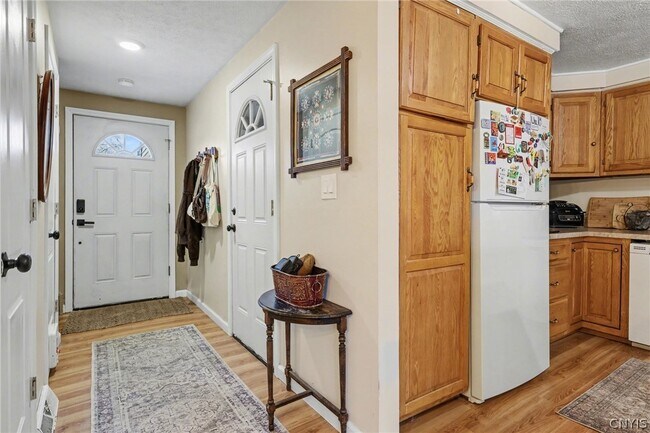 8015 Marlin Dr in Clay, NY - Building Photo - Building Photo