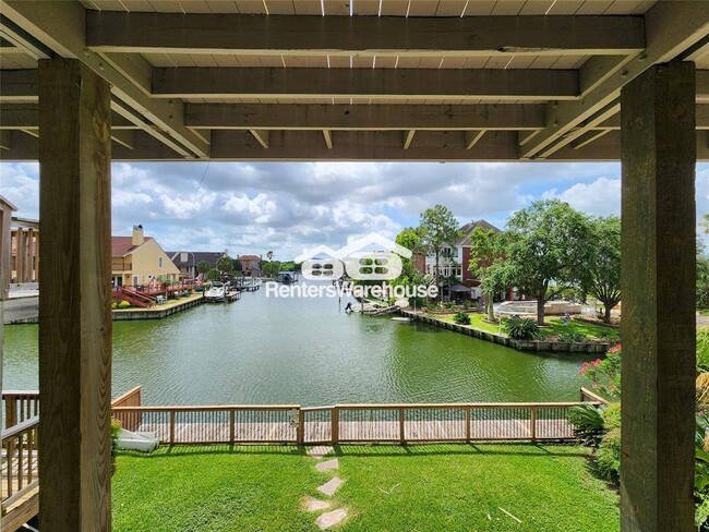 property at 25 Harbour Dr