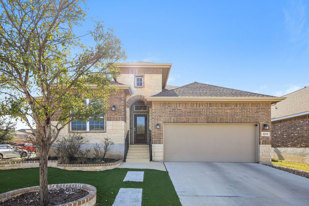 2211 Derussy Hills in San Antonio, TX - Building Photo