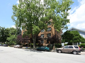 Highland Apartments in New London, CT - Foto de edificio - Building Photo