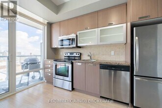 90 Stadium Rd in Toronto, ON - Building Photo - Building Photo