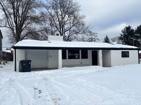 35140 School St in Westland, MI - Building Photo