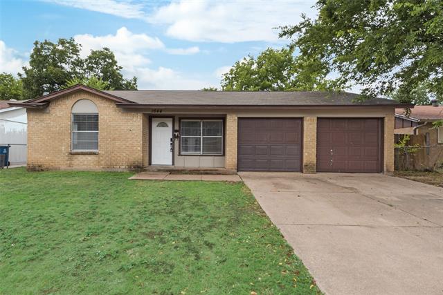 1644 Americana Blvd in Blue Mound, TX - Foto de edificio