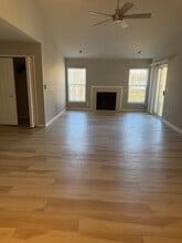 5560 Pine Aires Dr, Unit 5560 Pine Aires Dr in Sterling Heights, MI - Foto de edificio - Building Photo