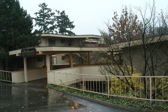 Imperial Apartments in Bellevue, WA - Foto de edificio - Building Photo