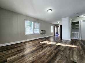 216 McGarity St in Greenville, SC - Foto de edificio - Building Photo