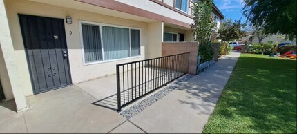 1002 Mission Dr, Unit D in Costa Mesa, CA - Building Photo - Building Photo