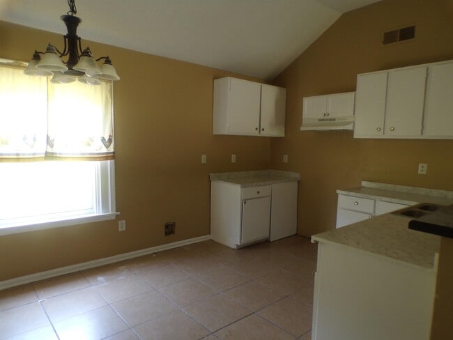 3583 Russelwood Dr in Memphis, TN - Building Photo - Building Photo