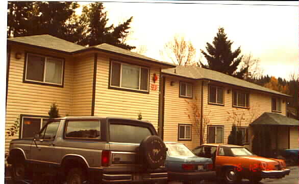 11211 Woodinville Dr in Bothell, WA - Foto de edificio