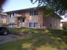2161 Basswood Ln, Unit B in Mound, MN - Building Photo