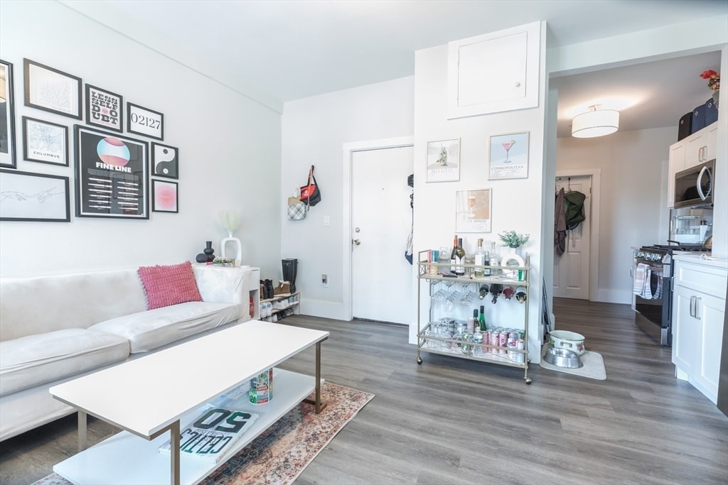 100 H St, Unit 1 in Boston, MA - Building Photo