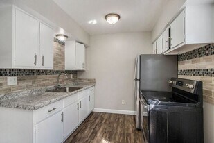 444 Garland St in Kalamazoo, MI - Building Photo