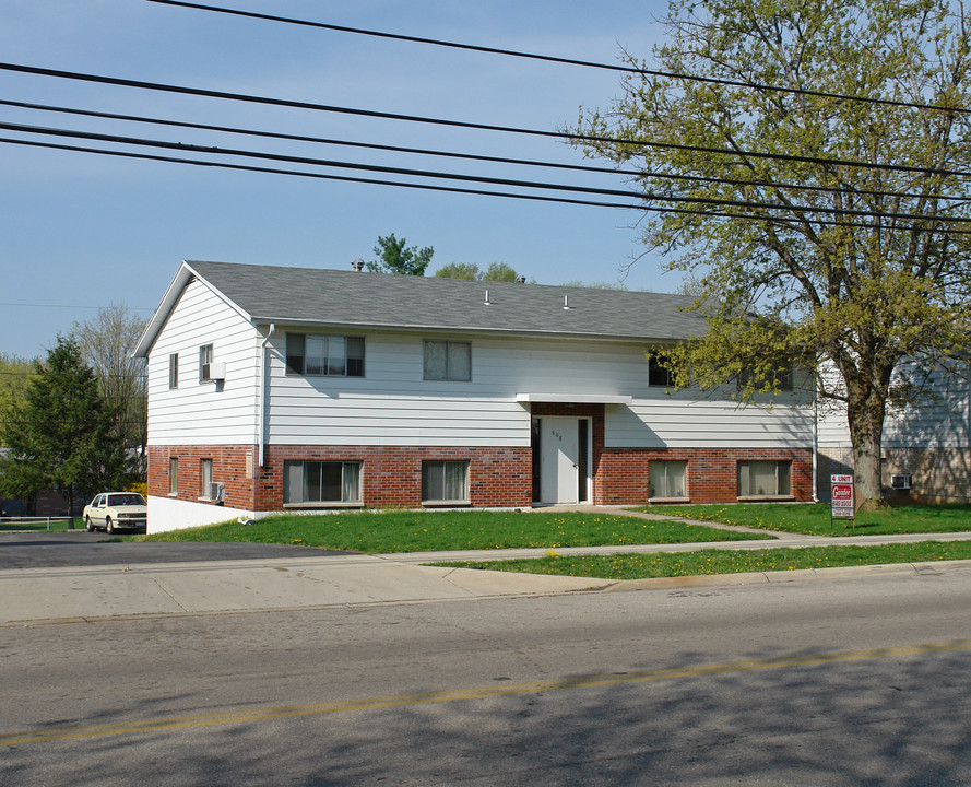 908 W Lake Ave in New Carlisle, OH - Building Photo