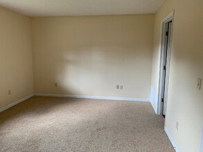 1237 Dharahn Dr in Hinesville, GA - Building Photo - Building Photo
