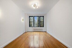 308 W 82 St in New York, NY - Building Photo