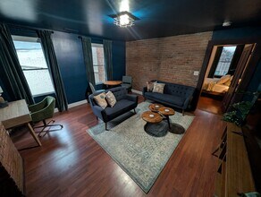 838 S High St, Unit German Village Apartment in Columbus, OH - Building Photo - Building Photo