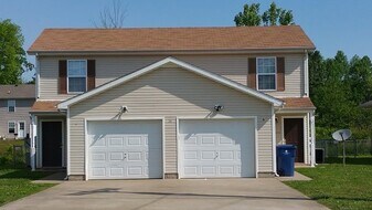 251 Senator Dr in Clarksville, TN - Building Photo