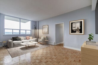 Camelot Towers I in Hamilton, ON - Building Photo - Building Photo