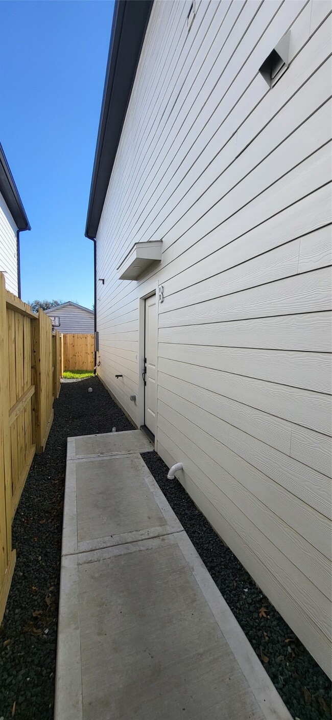 property at 1033 North Ln