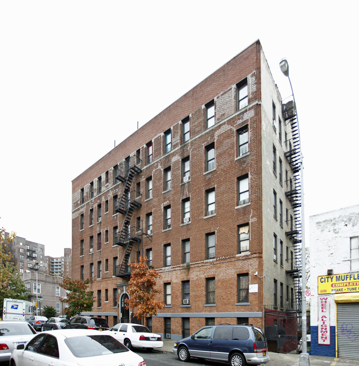 12 E Clifford Pl in Bronx, NY - Foto de edificio