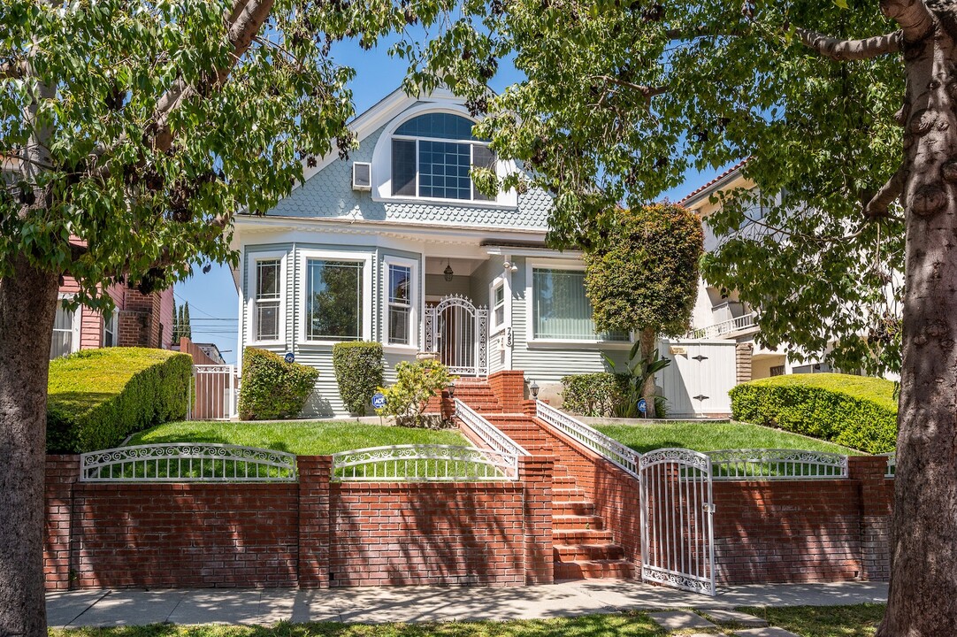 725 S Meyler St in Los Angeles, CA - Building Photo