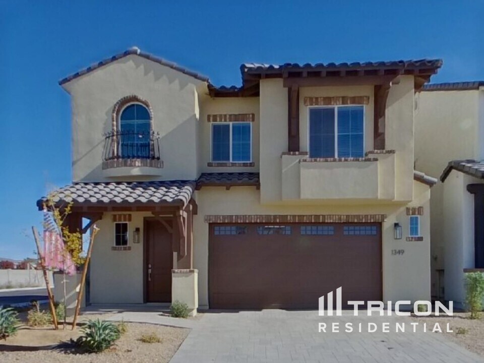 1349 N Parkcrest in Mesa, AZ - Foto de edificio