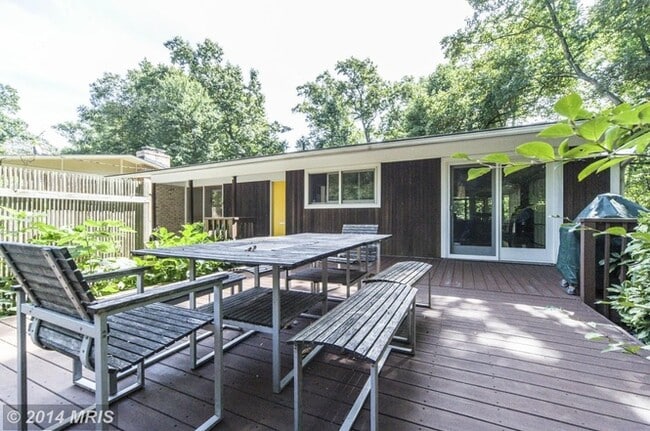 20 Crest Park Ct, Unit B in Silver Spring, MD - Building Photo - Building Photo