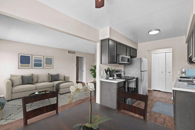 Cambridge Square in Southfield, MI - Building Photo - Building Photo