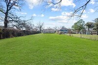 202 Sylvester Rd photo'