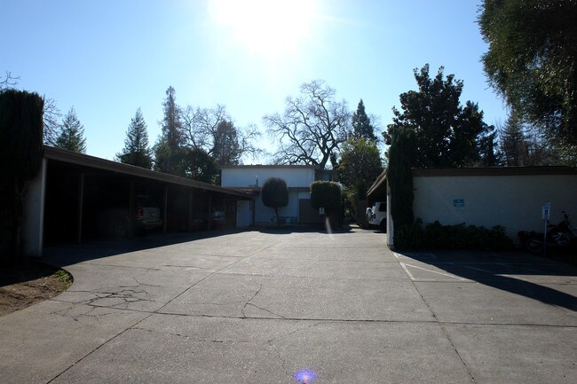 1520-1542 Main St in St Helena, CA - Foto de edificio - Building Photo