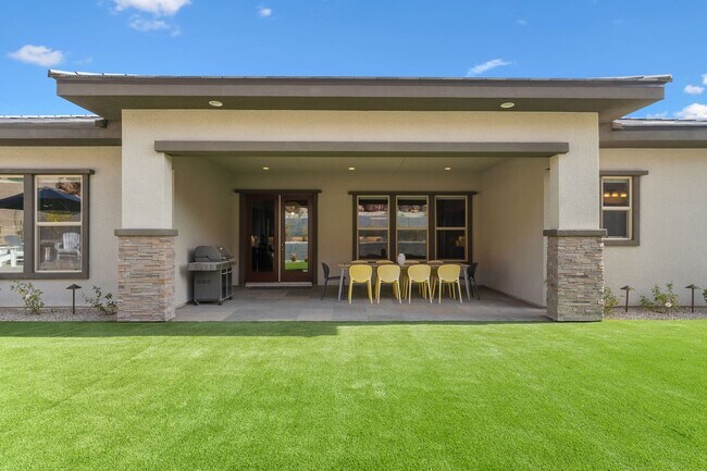 733 Aberdeen Tartan St in Las Vegas, NV - Building Photo - Building Photo
