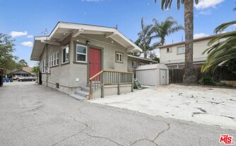 2120 Marengo Ave in Altadena, CA - Foto de edificio - Building Photo