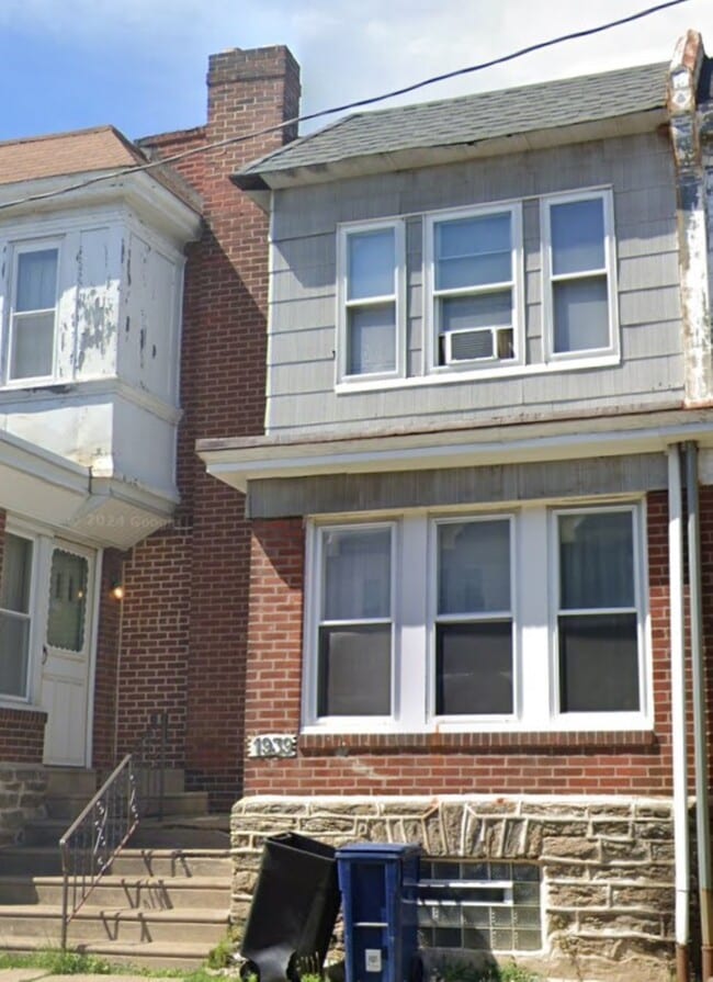 property at 1939 Plymouth St