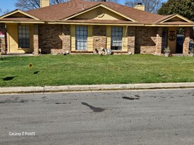 2403 Ventura Dr in Arlington, TX - Building Photo