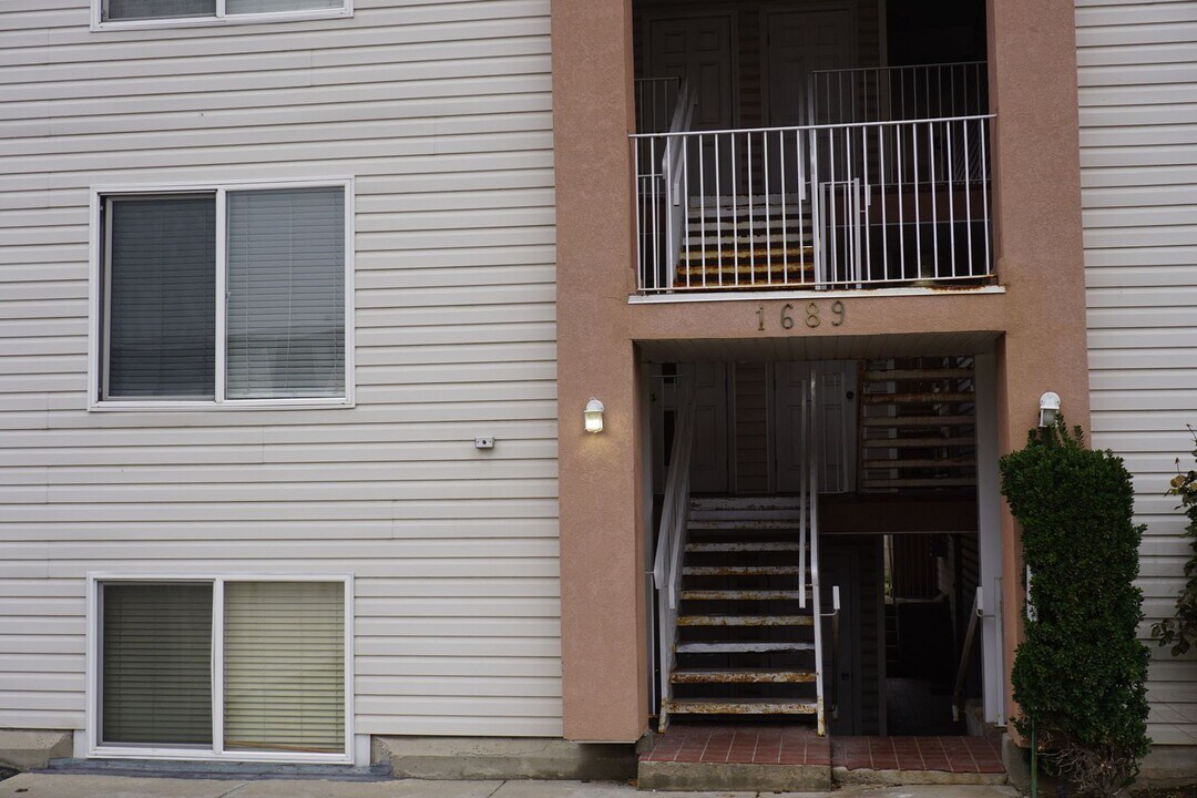 1689 W 8295 S in West Jordan, UT - Building Photo