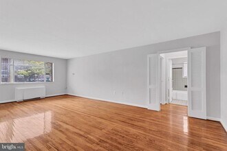 4740 Bradley Blvd in Chevy Chase, MD - Building Photo - Building Photo