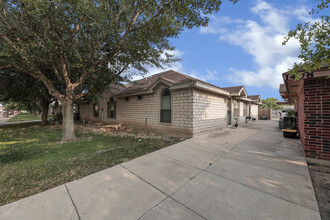 1404 Prosperity Dr in Edinburg, TX - Building Photo - Building Photo