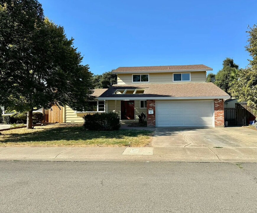 80 Moonlit Cir in Sacramento, CA - Building Photo