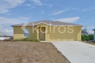2227 NW 11th Ct in Cape Coral, FL - Building Photo