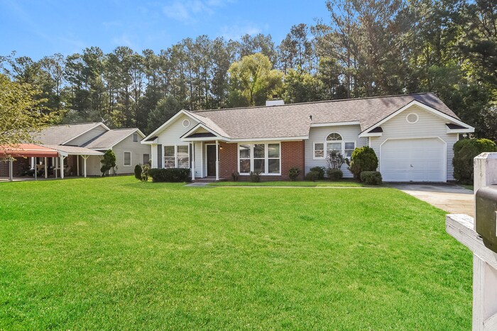 631 Folkstone Rd in Columbia, SC - Building Photo