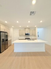 325 N Paso Robles Dr in Mountain House, CA - Building Photo - Building Photo