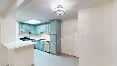 1001 MacArthur Blvd in Santa Ana, CA - Building Photo - Building Photo